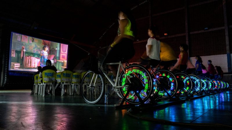 BIKECINE OFERECE CINEMA AO AR LIVRE E COM ENERGIA LIMPA
