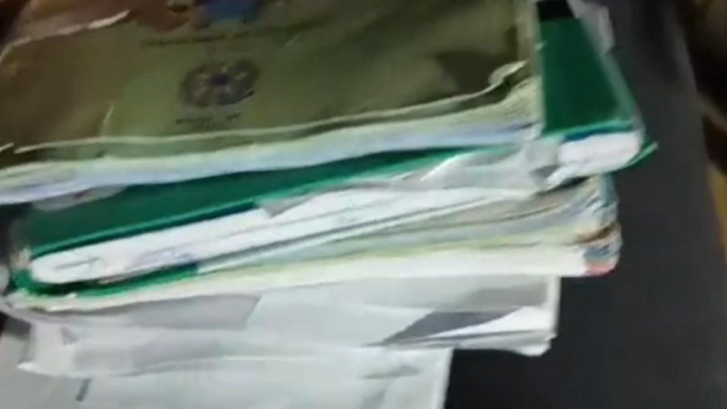 PAIS SE DESESPERAM AO VEREM 6 FILHOS SEREM LEVADOS PELO CONSELHO TUTELAR DE RIO GRANDE DA SERRA; MÃE ALEGA INJUSTIÇA