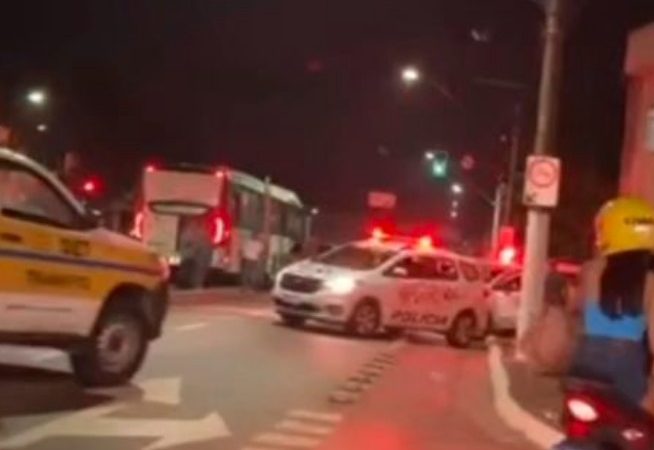 MOTOCICLISTA FICA GRAVEMENTE FERIDO APÓS ACIDENTE EM SANTO ANDRÉ