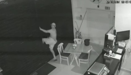 VÍDEO MOSTRA INVASÃO E FURTO A PADARIA EM DIADEMA