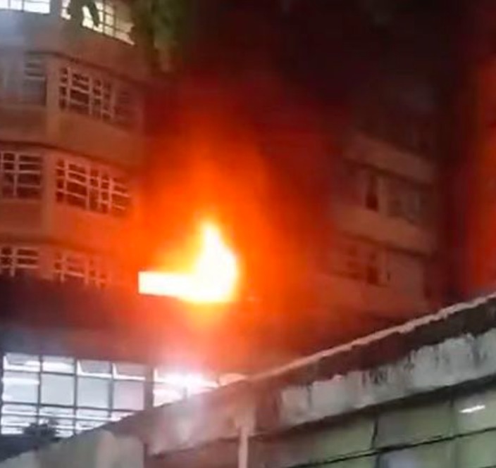 INCÊNDIO ATINGE DOIS QUARTOS NO 2º ANDAR DO HOSPITAL HELIÓPOLIS