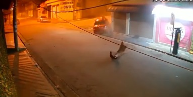 RAPAZ PERDE A VIDA AO BATER SEU CARRO EM OUTROS 2 VEÍCULOS E UM IMÓVEL EM SANTO ANDRÉ