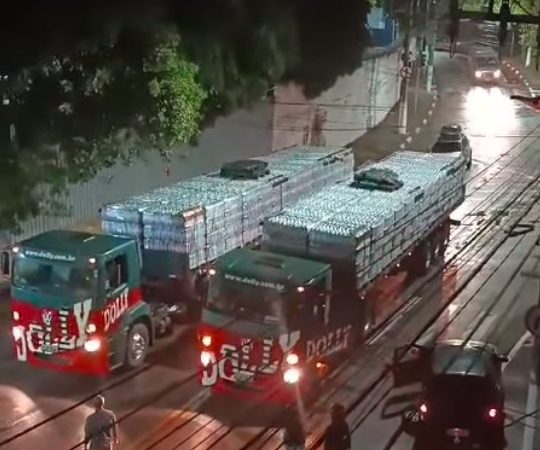 MORADORES DE DIADEMA ENFRENTAM TRÂNSITO CAÓTICO E ACIDENTES CONSTANTES NA RUA JACUÍ
