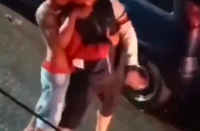 RAPAZ INTERVÉM EM DISCUSSÃO DE CASAL E É FEITO REFÉM EM DIADEMA