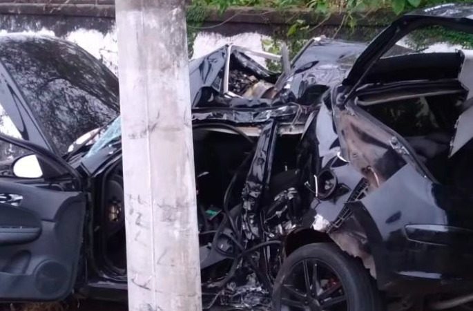 MOTORISTA COM CNH VENCIDA BATE EM POSTE EM ACIDENTE COM 4 VÍTIMAS EM SANTO ANDRÉ