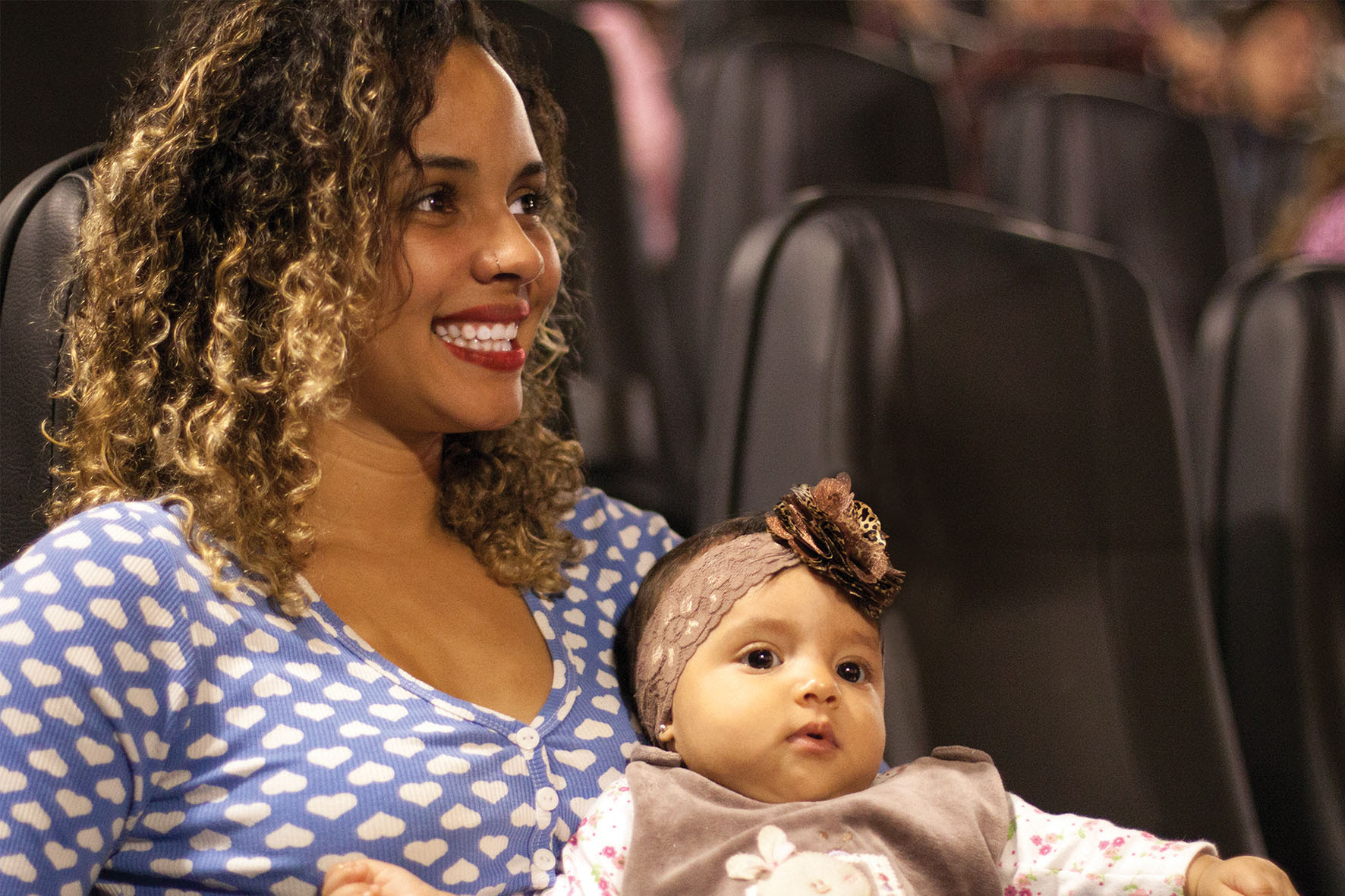 SHOPPINGS DO ABC OFERECEM SESSÕES CINEMATERNA PARA MÃES, PAIS E BEBÊS.