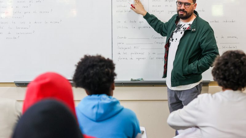 CURSOS DE IDIOMAS GRATUITOS: CINCO ESCOLAS ESTADUAIS NO ABC RECEBEM MATRÍCULAS PARA O SEGUNDO SEMESTRE