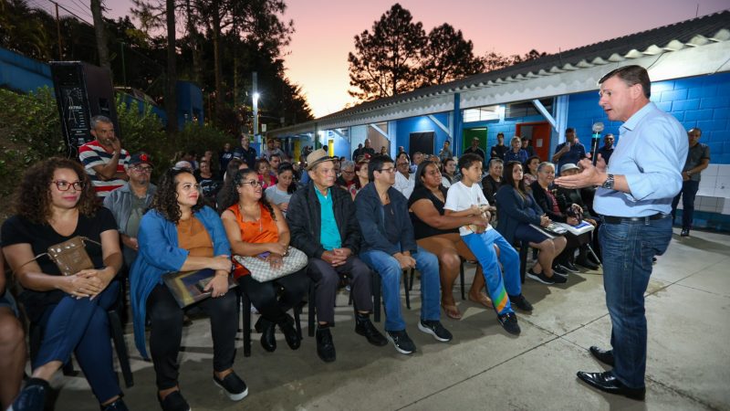 PREFEITO ORLANDO MORANDO ENTREGA ESCRITURAS A 46 FAMÍLIAS DO ROYAL PARK