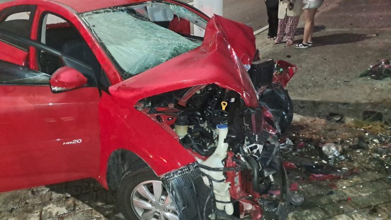 ACIDENTE DE CARRO NA AVENIDA ROBERT KENNEDY DEIXA CINCO VÍTIMAS, SENDO UMA EM ESTADO GRAVE