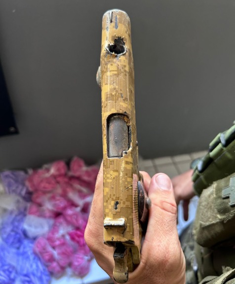 ATIRADOR DE ELITE DA PM ACERTA ARMA DE CRIMINOSO EM SANTOS