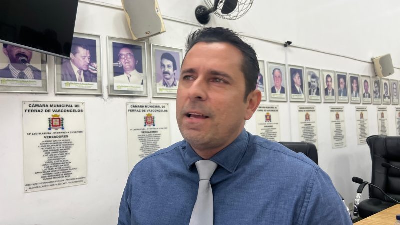 VEREADOR SUPLENTE EWERTON REVELA QUE MANTÉM ASSESSORES DE “INHA” EM SEU GABINETE