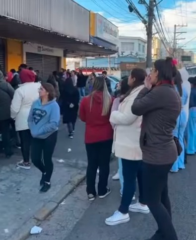BAZAR EM LOJA CAUSA FILA GIGANTE NO BAIRRO ALVES DIAS