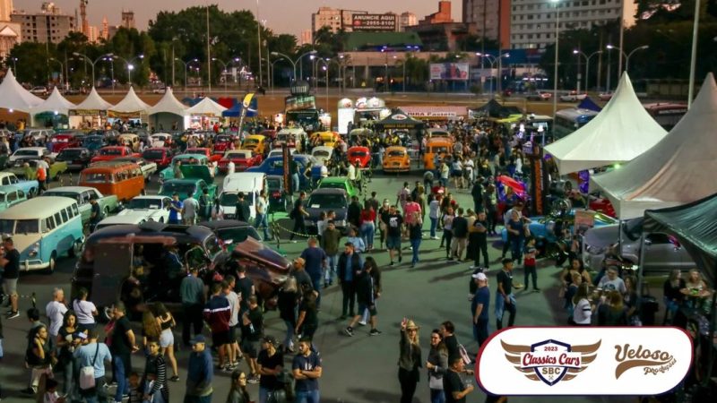 PAÇO MUNICIPAL RECEBE ENCONTRO DE CARROS ANTIGOS