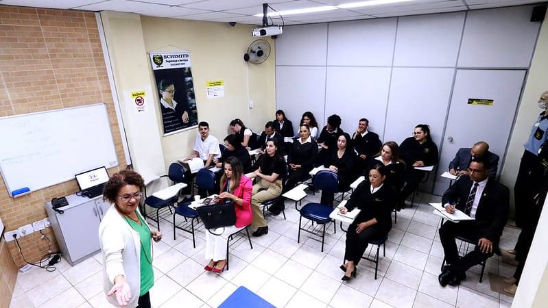 EMPRESA BUSCA PREFEITURA PARA CONTRATAR PESSOAS COM DEFICIÊNCIA