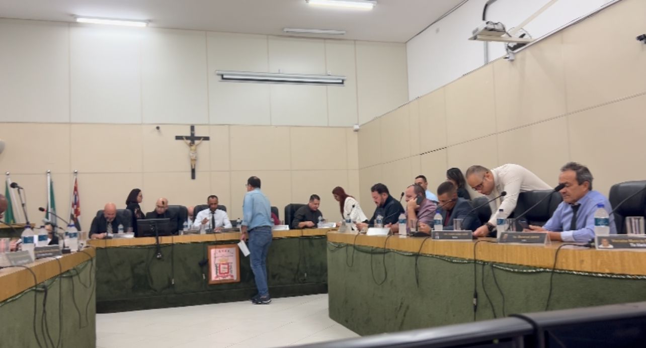 “IMPACTO POLÍTICO DESGASTANTE” DIZ OPOSIÇÃO SOBRE RELAÇÃO DE PREFEITA PRISCILA GAMBALE E INHA