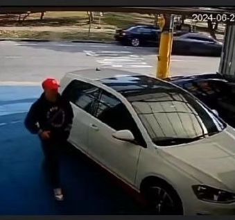 BANDO INVADE LAVANDEIRA E LEVA CARRO E PERTENCES DE FUNCIONÁRIOS E CLIENTES