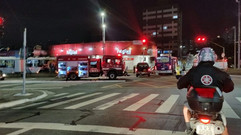GRAVE ACIDENTE ENTRE MOTOCICLETA E ÔNIBUS NA AVENIDA FARIA LIMA EM SÃO BERNARDO