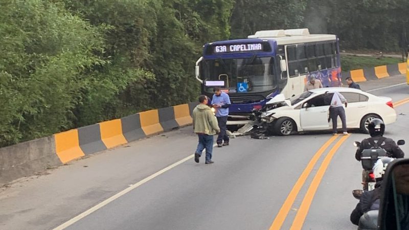 ACIDENTE ENVOLVENDO ÔNIBUS E CARRO NA RODOVIA ÍNDIO TIBIRIÇÁ