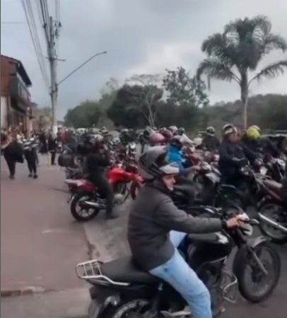 MOTOCICLISTAS PRESTAM ÚLTIMA HOMENAGEM A COLEGA VÍTIMA DE ACIDENTE DE TRÂNSITO EM RIBEIRÃO PIRES