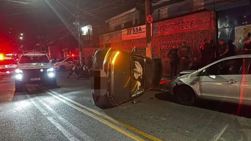 APÓS FUGA E CERCO POLICIAL, HOMEM BATE EM CARRO, CAPOTA E É PRESO EM DIADEMA