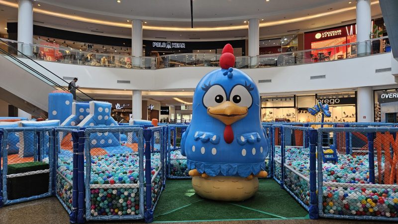 GALINHA PINTADINHA CHEGA AO SÃO BERNARDO PLAZA SHOPPING COM BRINCADEIRAS PARA A CRIANÇADA