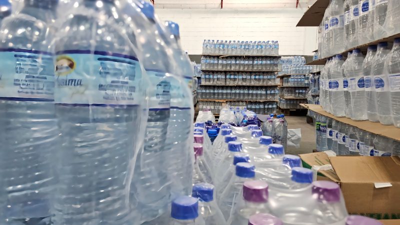 SP DISTRIBUI MAIS DE 215 MIL GARRAFAS DE ÁGUA PARA AMENIZAR EFEITOS DAS QUEIMADAS