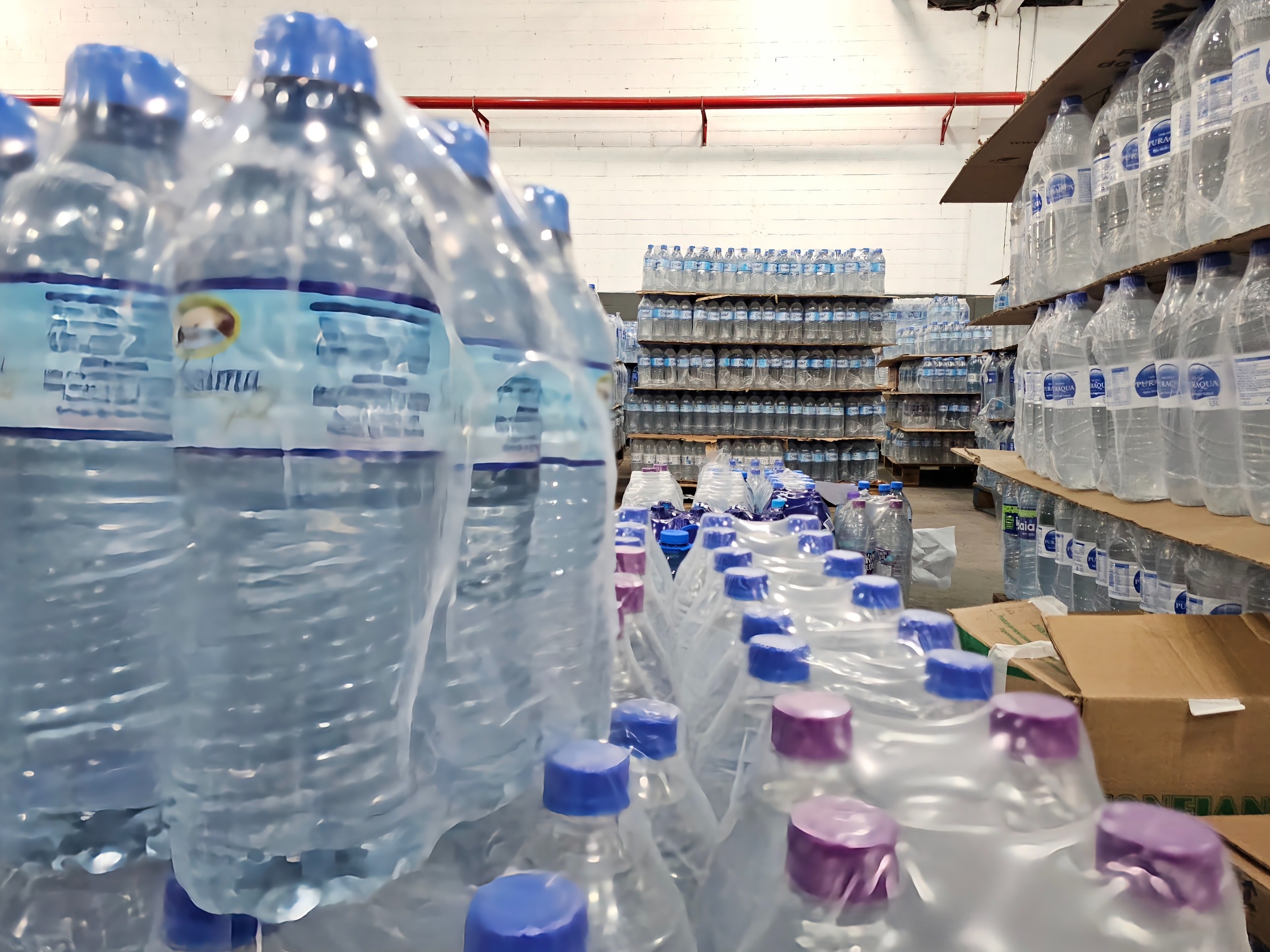 SP DISTRIBUI MAIS DE 215 MIL GARRAFAS DE ÁGUA PARA AMENIZAR EFEITOS DAS QUEIMADAS