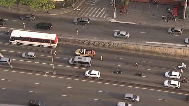 JOVEM SEM CNH E COM A PLACA DA MOTO TAMPADA COM PAPELÃO FOGE DA PM, COLIDE COM ÔNIBUS E PERDE A VIDA EM SANTO ANDRÉ