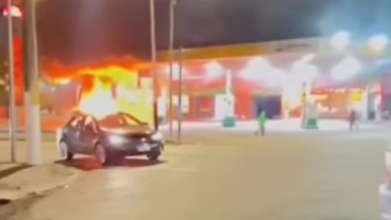 COLISÃO ENTRE VEÍCULOS ACABA EM EXPLOSÃO DE POSTO DE GASOLINA EM MAUÁ