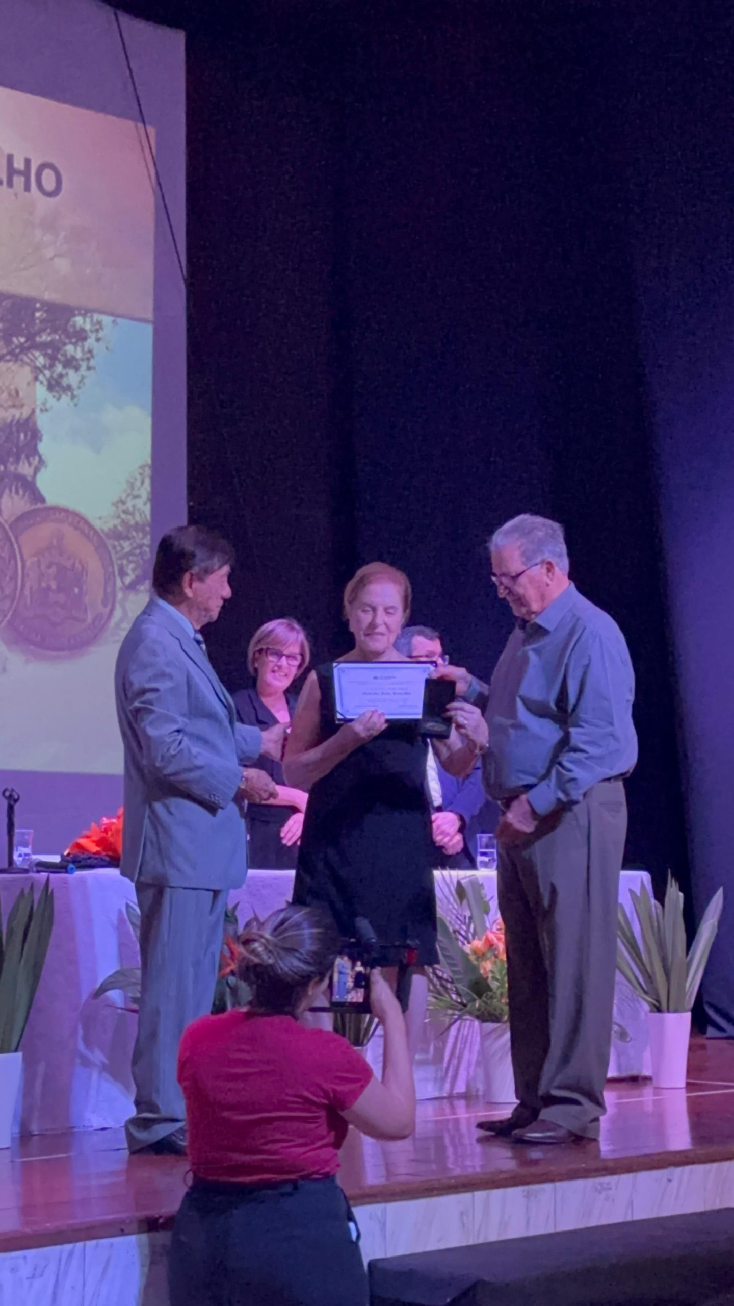 ESCOLA IEBURIX BARÃO DE MAUÁ RECEBE MEDALHA JOÃO RAMALHO DA CÂMARA MUNICIPAL DE SÃO BERNARDO