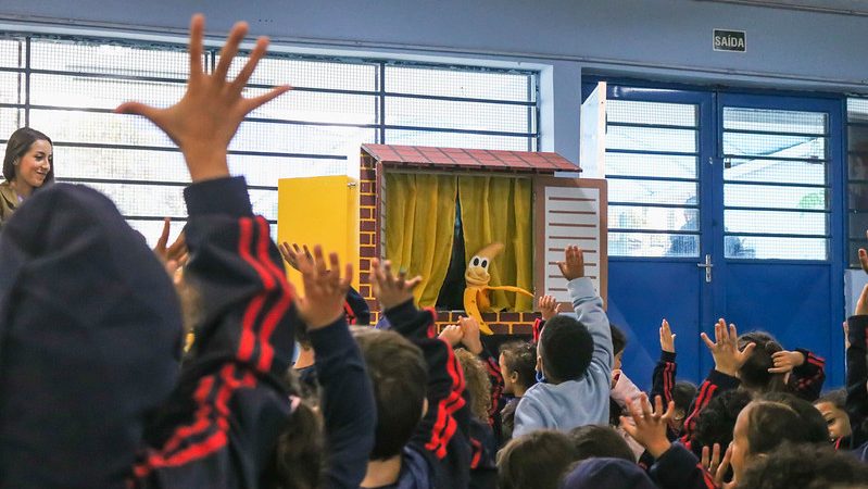 DIADEMA UTILIZA TEATRO PARA ENSINAR CRIANÇAS SOBRE ALIMENTAÇÃO E HÁBITOS SAUDÁVEIS