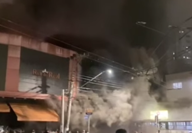 INCÊNDIO ATINGE LOJA REI DO REAL NO CENTRO EM SANTO ANDRÉ
