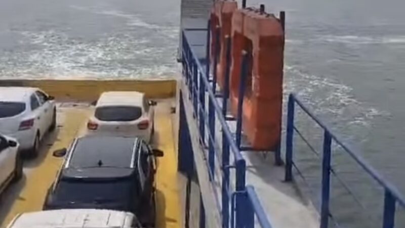 TRIPULANTES SALTAM NO MAR PARA EVITAR COLISÃO COM NAVIO EM SANTOS