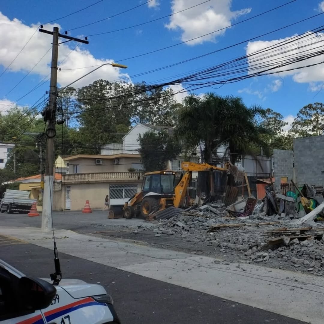 PAREDE DESABA NO PARQUE JAÇATUBA EM SANTO ANDRÉ
