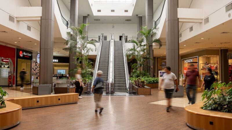 OS MELHORES LOOKS PARA AS FESTAS DE FIM DE ANO E A VIAGEM DE FÉRIAS ESTÃO NO SHOPPING METRÓPOLE