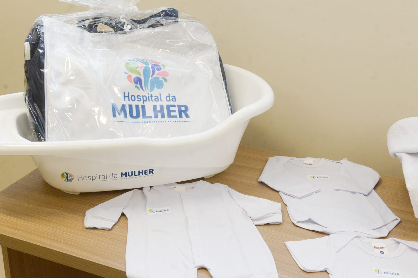 1.500 KITS MATERNIDADE COMEÇAM A SER ENTREGUES NO HOSPITAL DA MULHER