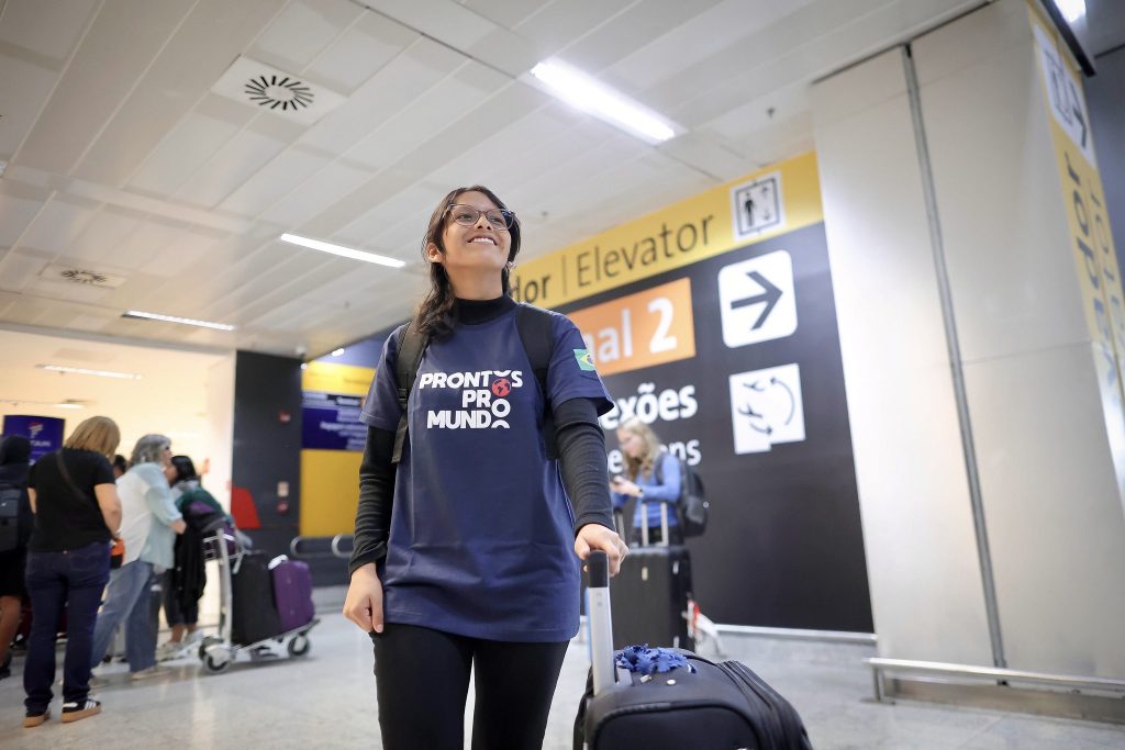 ‘SOU A PRIMEIRA DA FAMÍLIA A VIAJAR DE AVIÃO’, DIZ ALUNA DO ALTO TIETÊ EM INTERCÂMBIO NA INGLATERRA