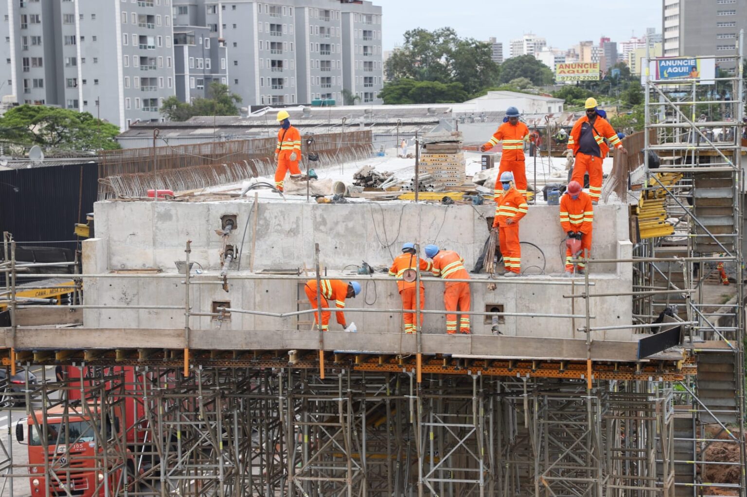 SANTO ANDRÉ INTERDITA TRECHO DA AVENIDA DOS ESTADOS PARA IÇAMENTO DE VIGAS
