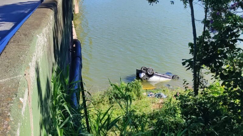 HOMEM PERDE A VIDA AO CAIR COM CARRO NA REPRESA BILLINGS NO KM 34 DA ANCHIETA