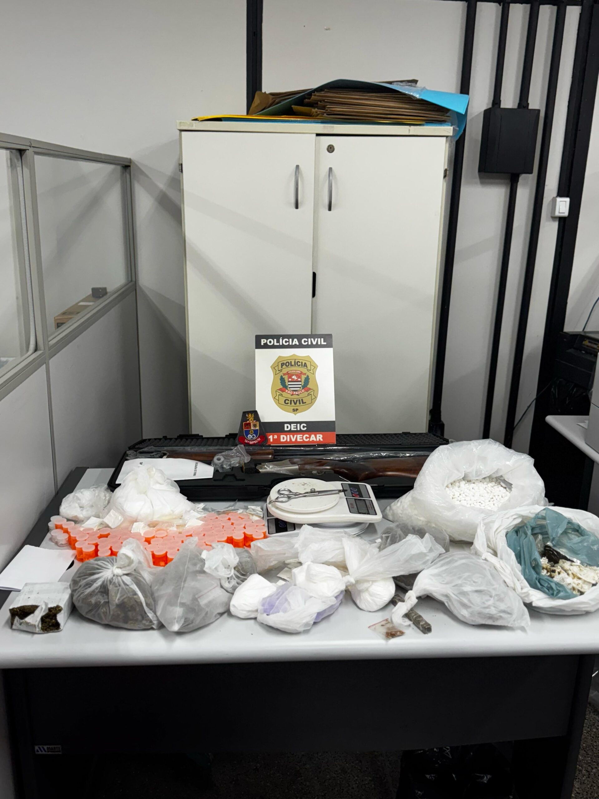 TRAFICANTE É PRESO COM ARMAS E DROGAS NO JD. ALIANÇA, EM OSASCO