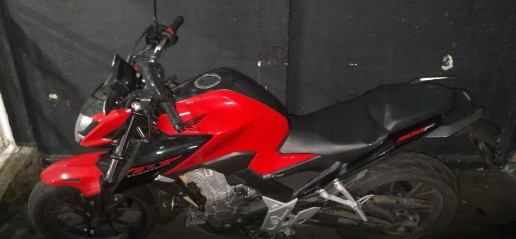 MOTO ROUBADA É RECUPERADA EM ITAQUAQUECETUBA