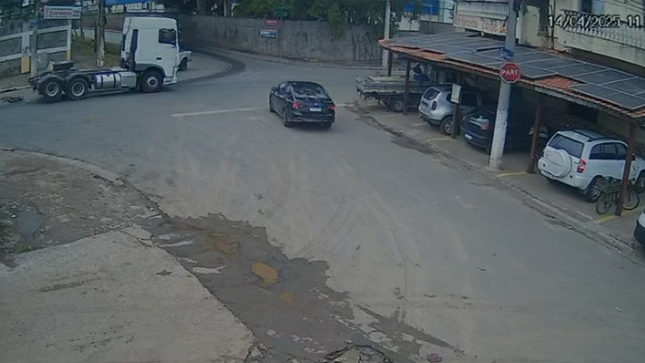 ADOLESCENTE MORRE APÓS SER ATROPELADO POR CAMINHÃO EM GUARULHOS