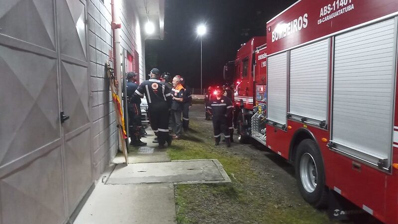 DEFESA CIVIL DE CARAGUATATUBA PARTICIPA DE SIMULADO NOTURNO DE ACIDENTE COM PRODUTOS PERIGOSOS NO MAIOR TÚNEL RODOVIÁRIO DO BRASIL