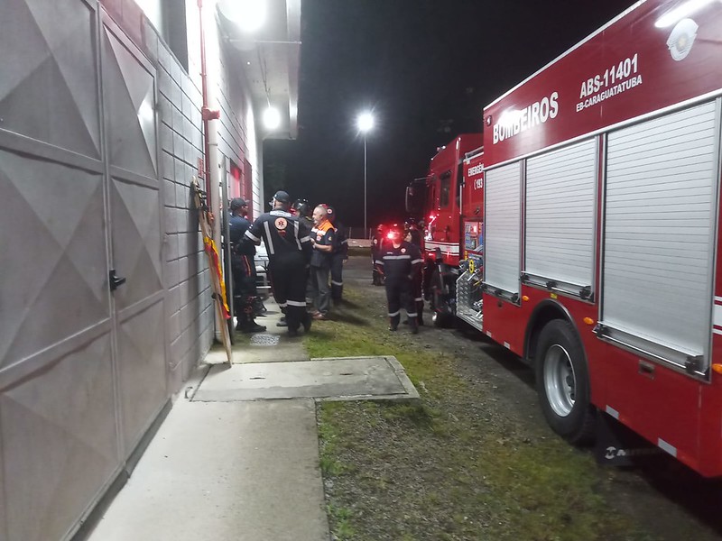 DEFESA CIVIL DE CARAGUATATUBA PARTICIPA DE SIMULADO NOTURNO DE ACIDENTE COM PRODUTOS PERIGOSOS NO MAIOR TÚNEL RODOVIÁRIO DO BRASIL