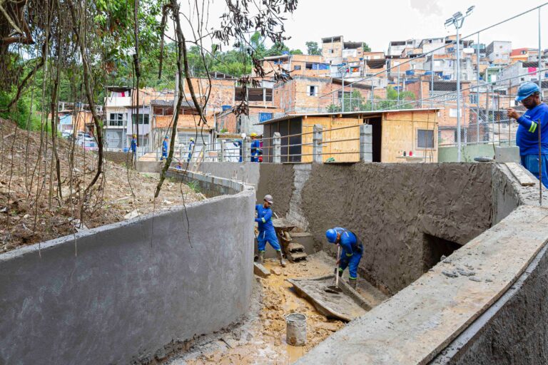 PREFEITURA DE DIADEMA INICIA CANALIZAÇÃO DE CÓRREGO NO ELDORADO