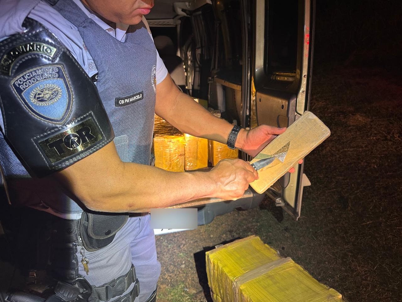 FORAGIDO É PRESO COM MAIS DE 500 QUILOS DE MACONHA EM CARRO FURTADO NO INTERIOR