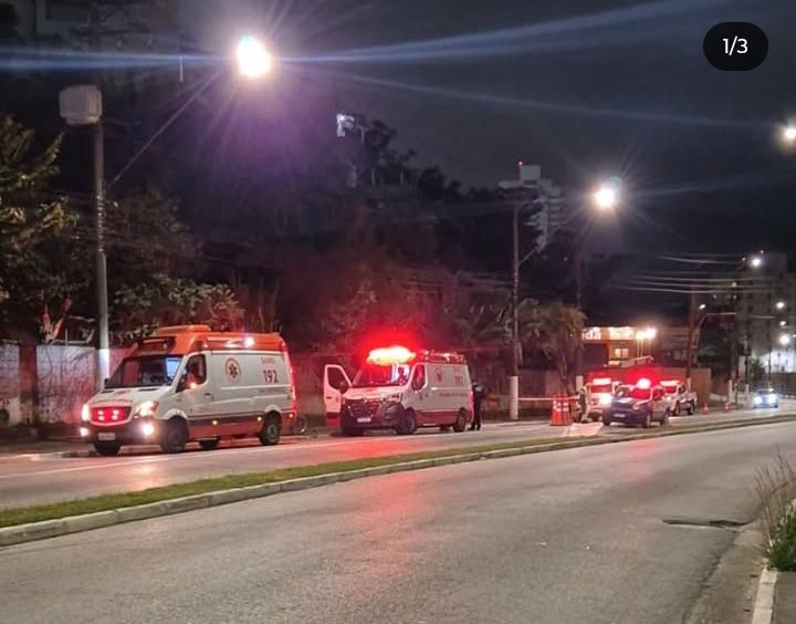 PILOTO E GARUPA SEM CAPACETE PERDEM A VIDA APÓS COLIDIREM COM ÁRVORE NA SERVIDEI DEMARCHI