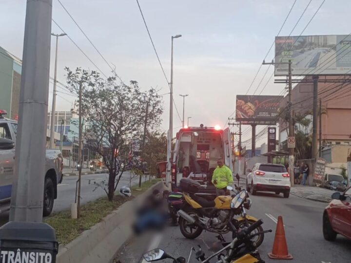 ACIDENTE ENTRE MOTO E CARRO GERA LENTIDÃO NA AVENIDA LUCAS NOGUEIRA