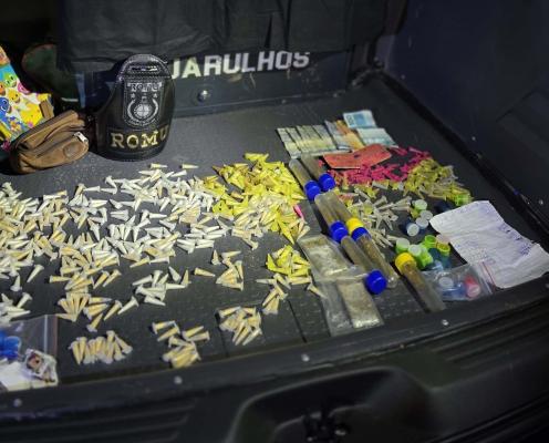 GCM DE GUARULHOS PRENDE SUSPEITO COM QUASE 700 PORÇÕES DE DROGAS NO JARDIM DA MAMÃE