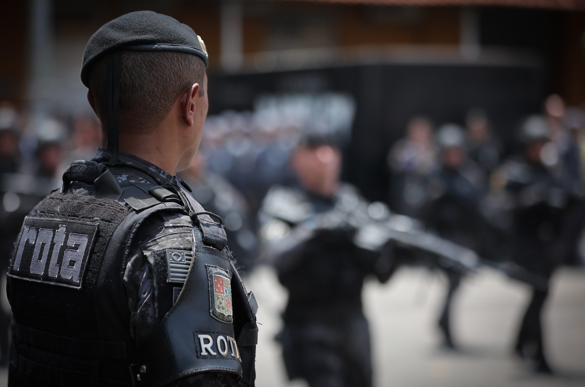 MULHER SUSPEITA DE COORDENAR ESQUEMA DE FACÇÃO É PRESA EM DIADEMA PELA ROTA